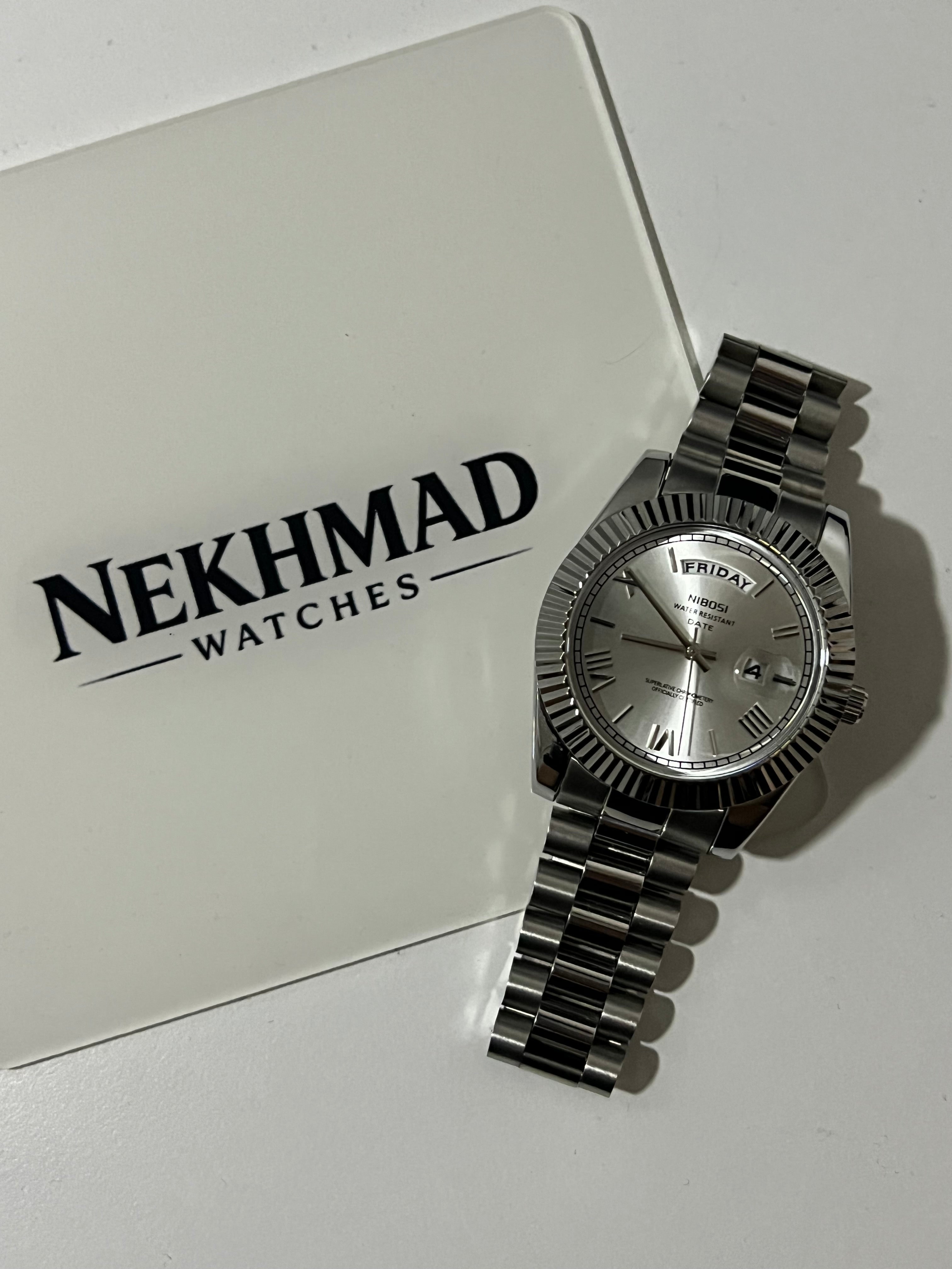 NIBOSI Mens Day-Date Watch — Silver Dial — Fluted Bezel — Stainless Steel
