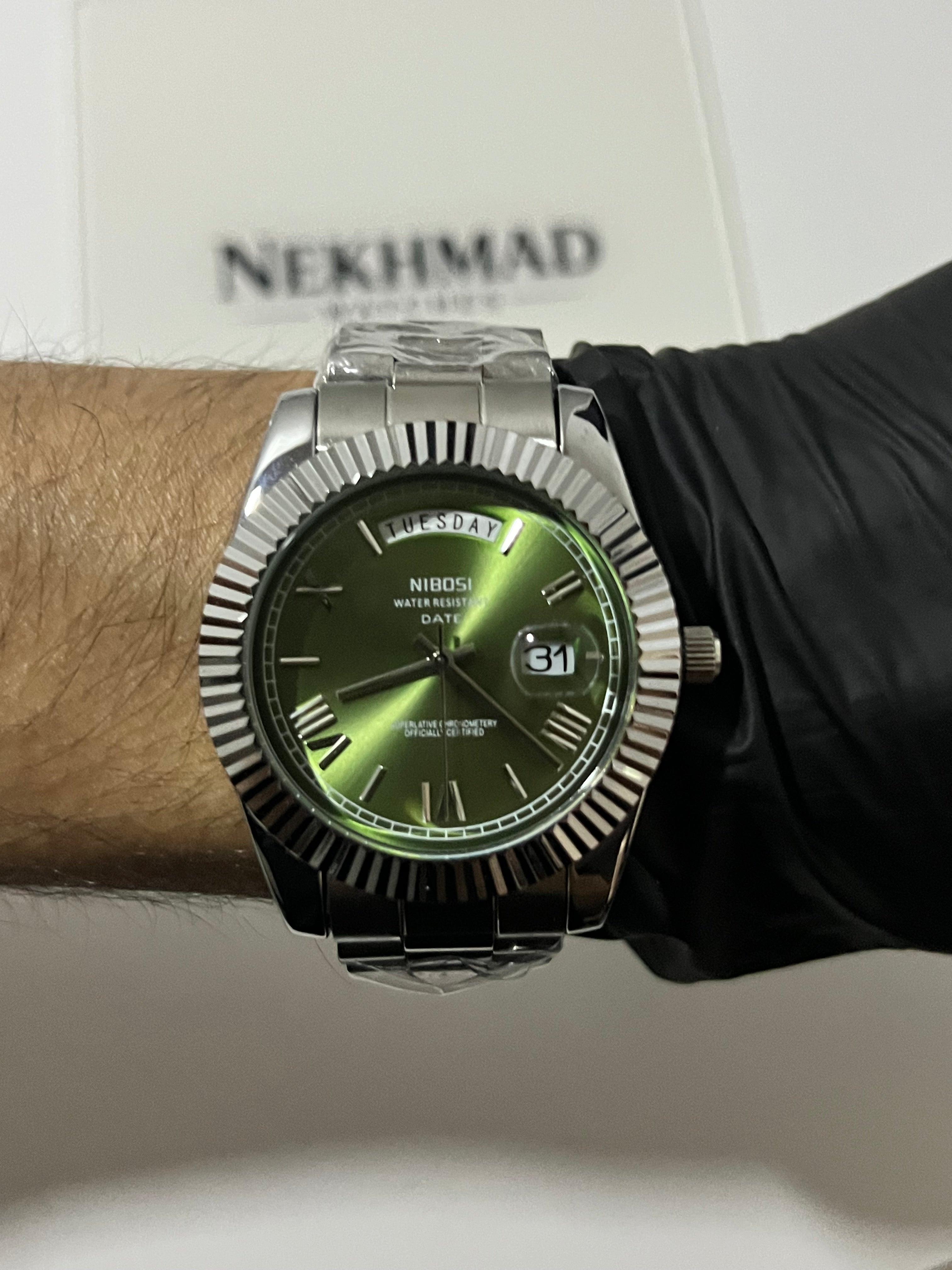 NIBOSI Mens Day-Date Watch — Olive Green Dial — Fluted Bezel — Stainless Steel