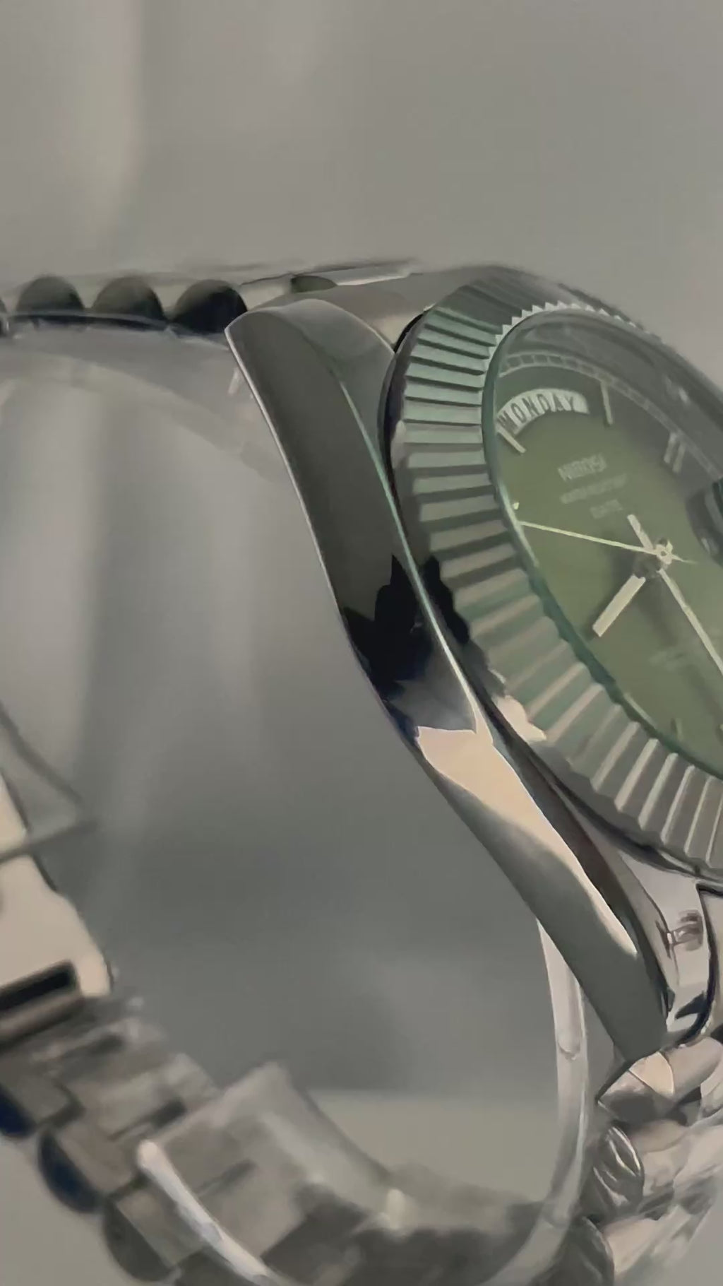 NIBOSI Mens Day-Date Watch — Olive Green Dial — 40mm Stainless Steel